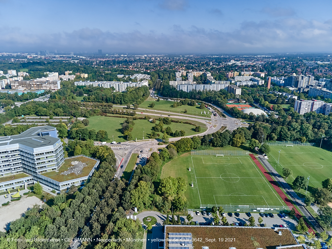 19.09.2021 - Rentenversicherung - SVN-Sportanlage, Sportanlage Perlach-Ost - Mittelschule Gerhard-Hauptmann-Ring in Neuperlach 